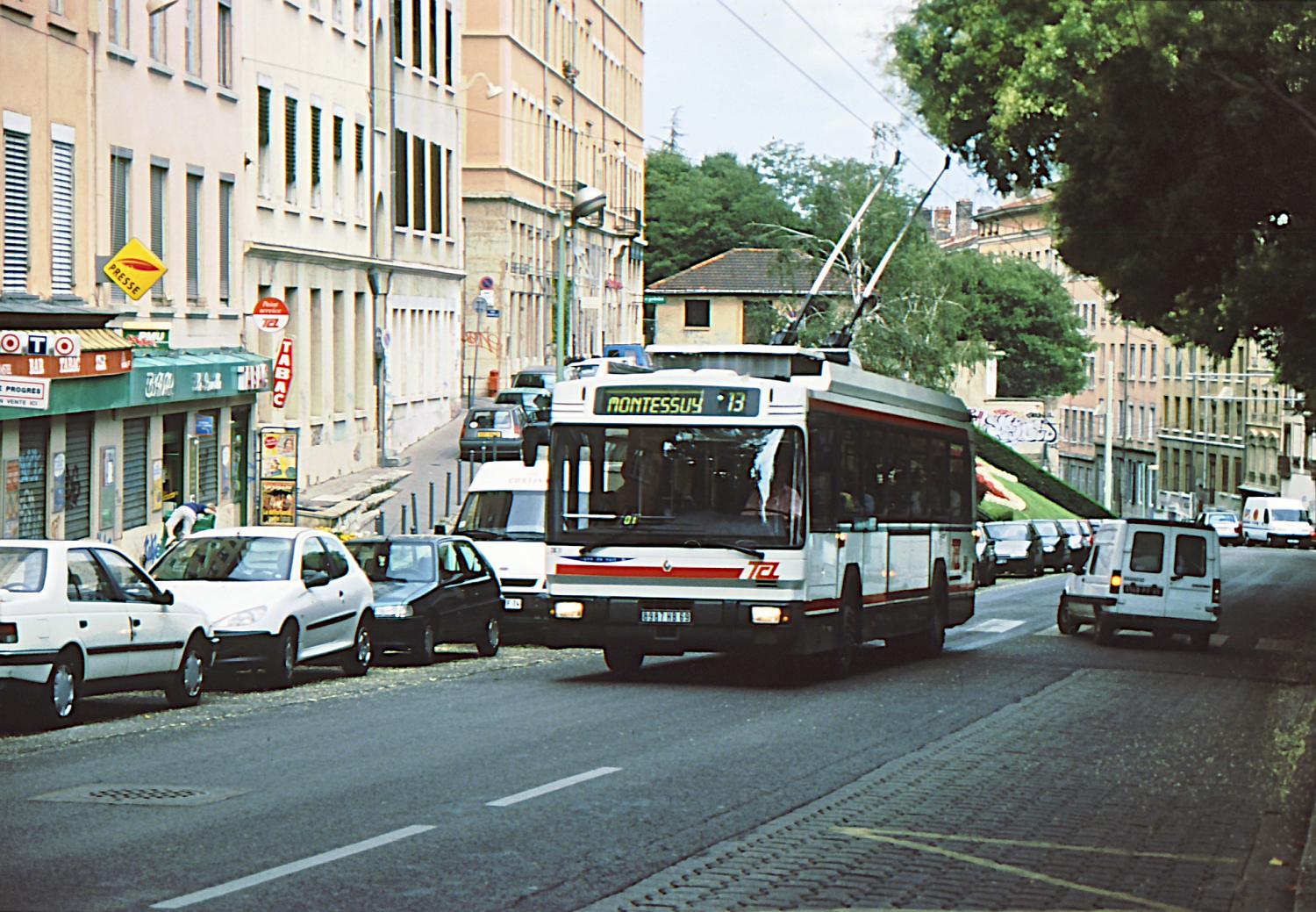 [Trolleybus (ligne 13), place Rouville]