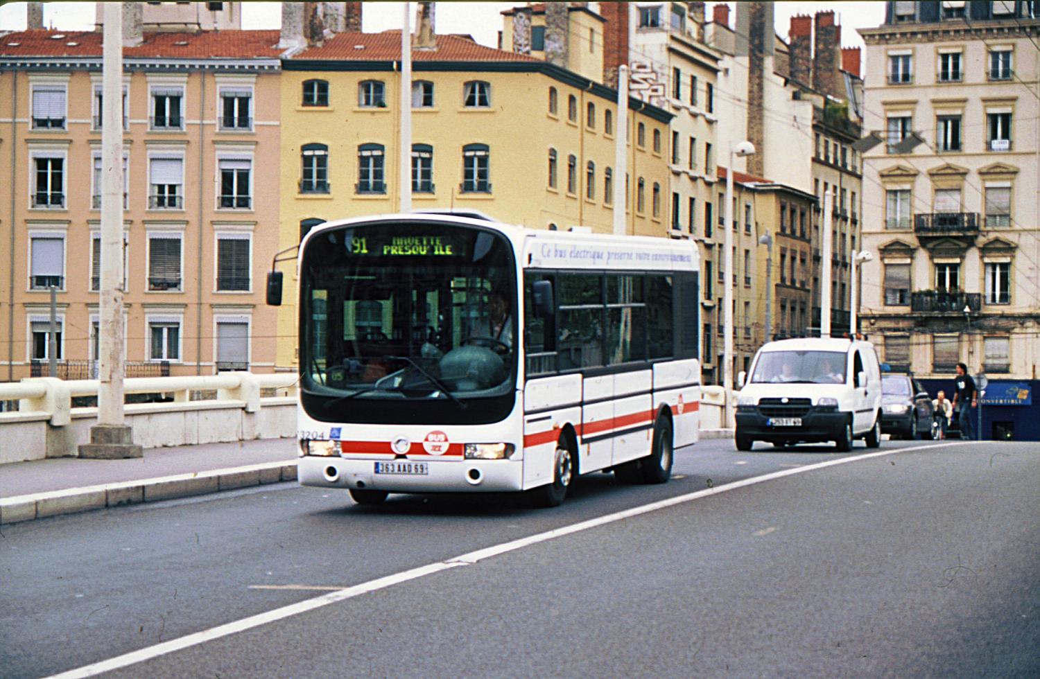[Bus (ligne 91), pont La Feuillée]