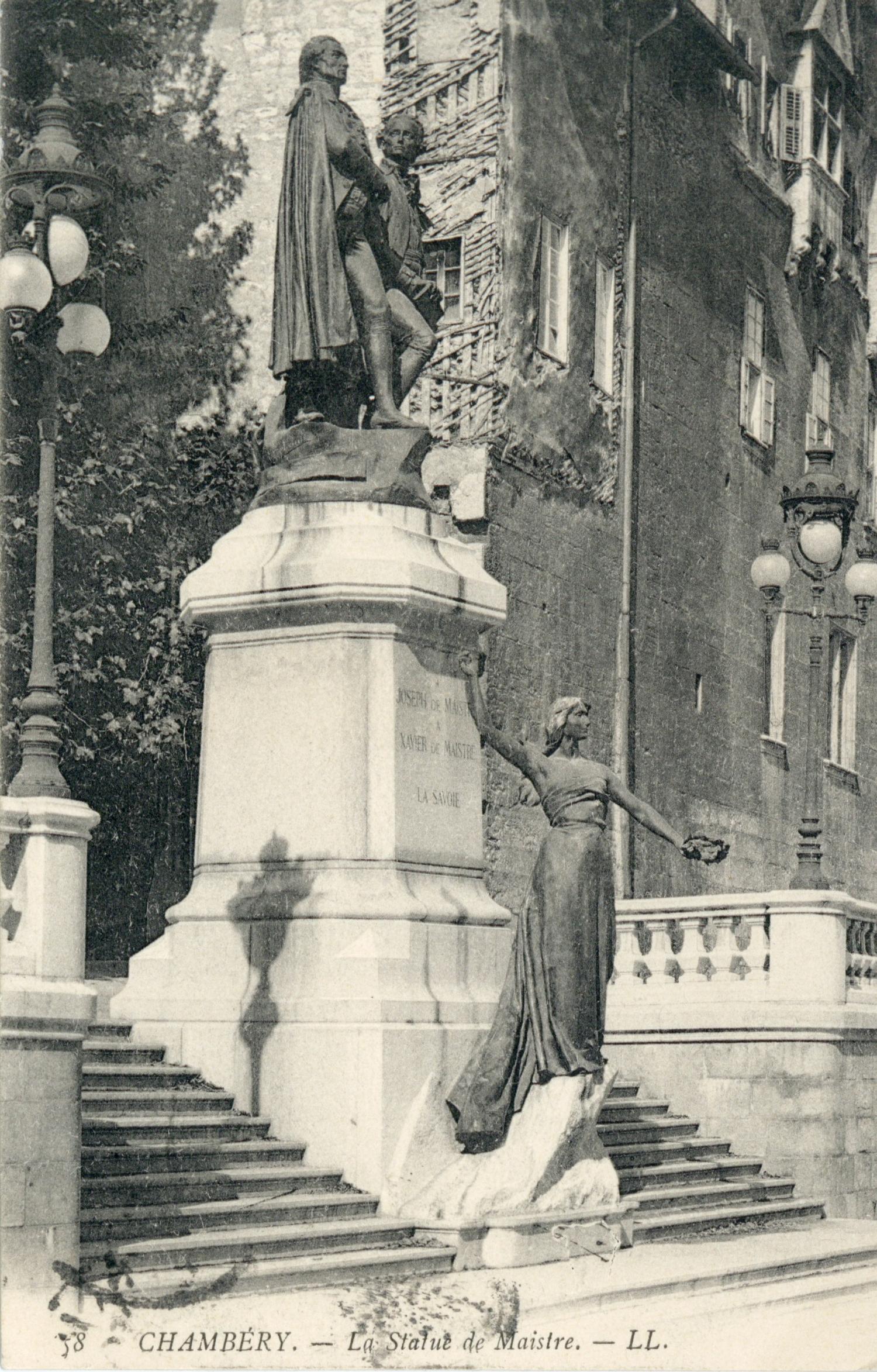 Chambéry. - Le statue de Maistre