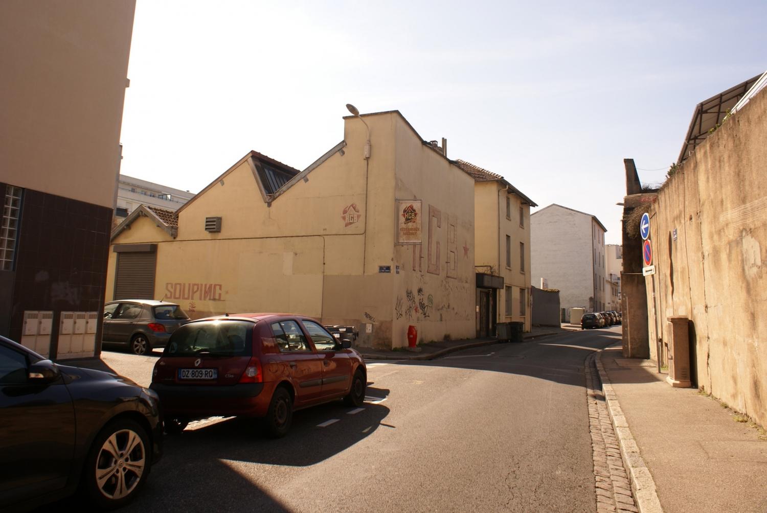 Angle de la rue Victor Lagrange et de la rue des Bons enfants, emplacement du futur Carré Macé.