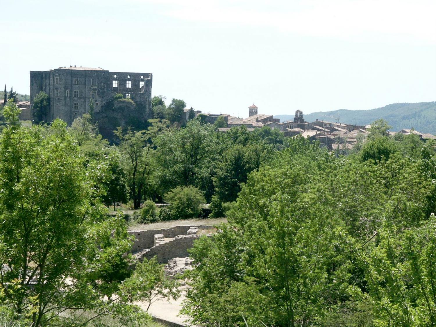 Vue générale, Château d'Alba, Alba-la-Romaine, Ardèche