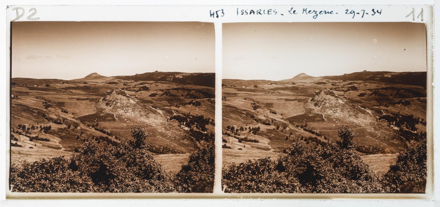 Issarlès, vue sur le mont Mezenc