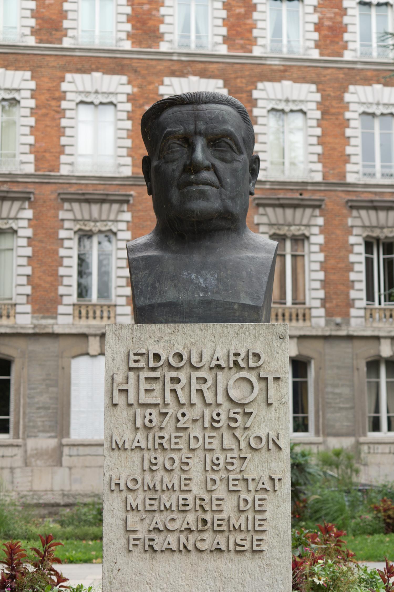 Monument à la mémoire d'Edouard Herriot