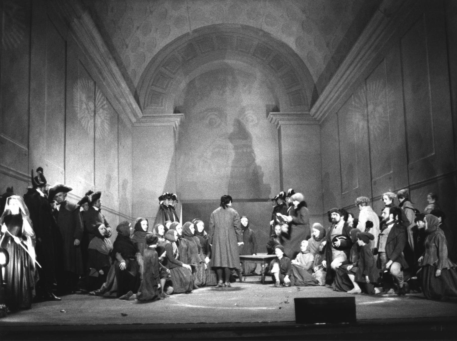 [Opéra national de Lyon. "Le Bal masqué", de Verdi (mise en scène : Jean-Marie Simon)]