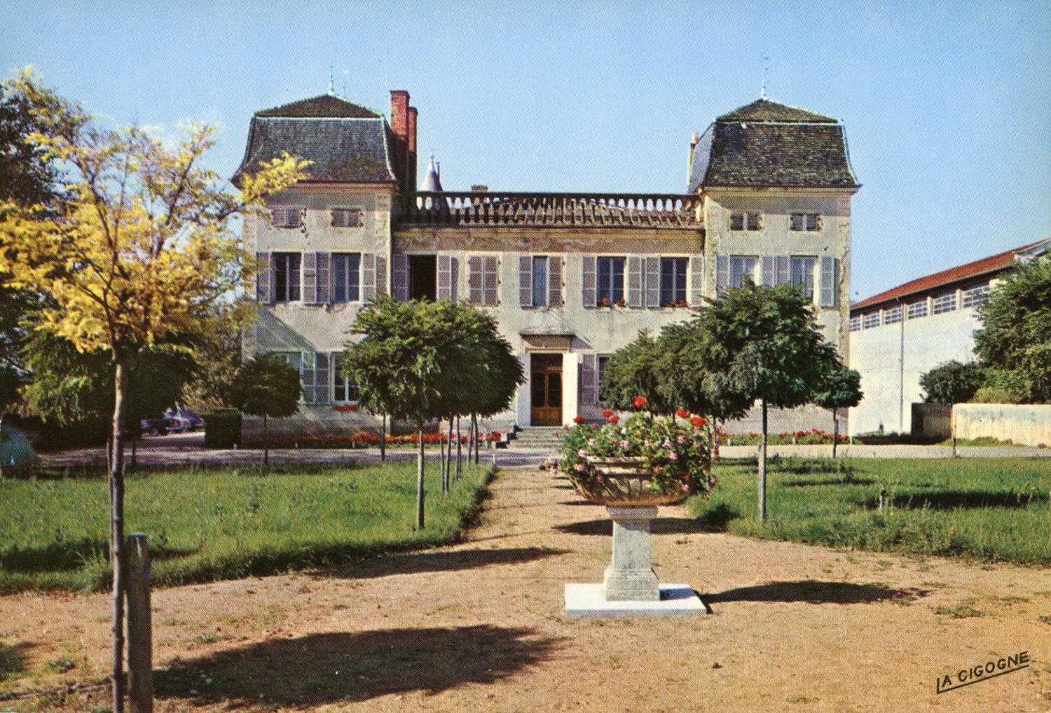 Juliénas en Beaujolais (Rhône). - Le château du Bois de la Salle