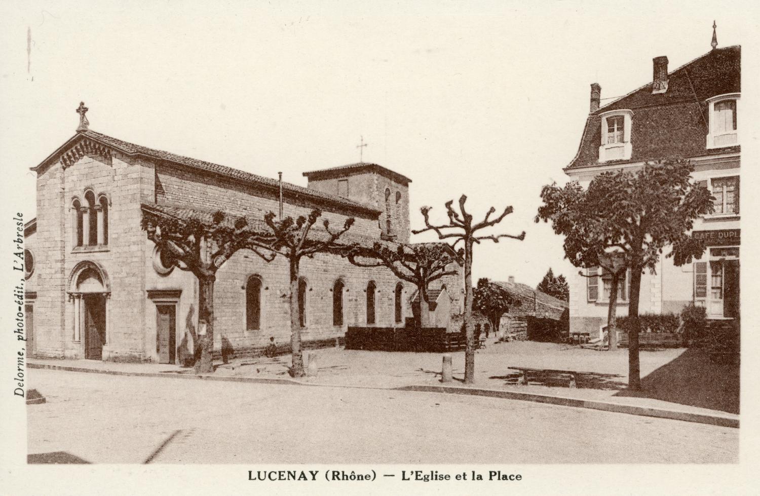 Lucenay (Rhône). - L'Eglise et la Place