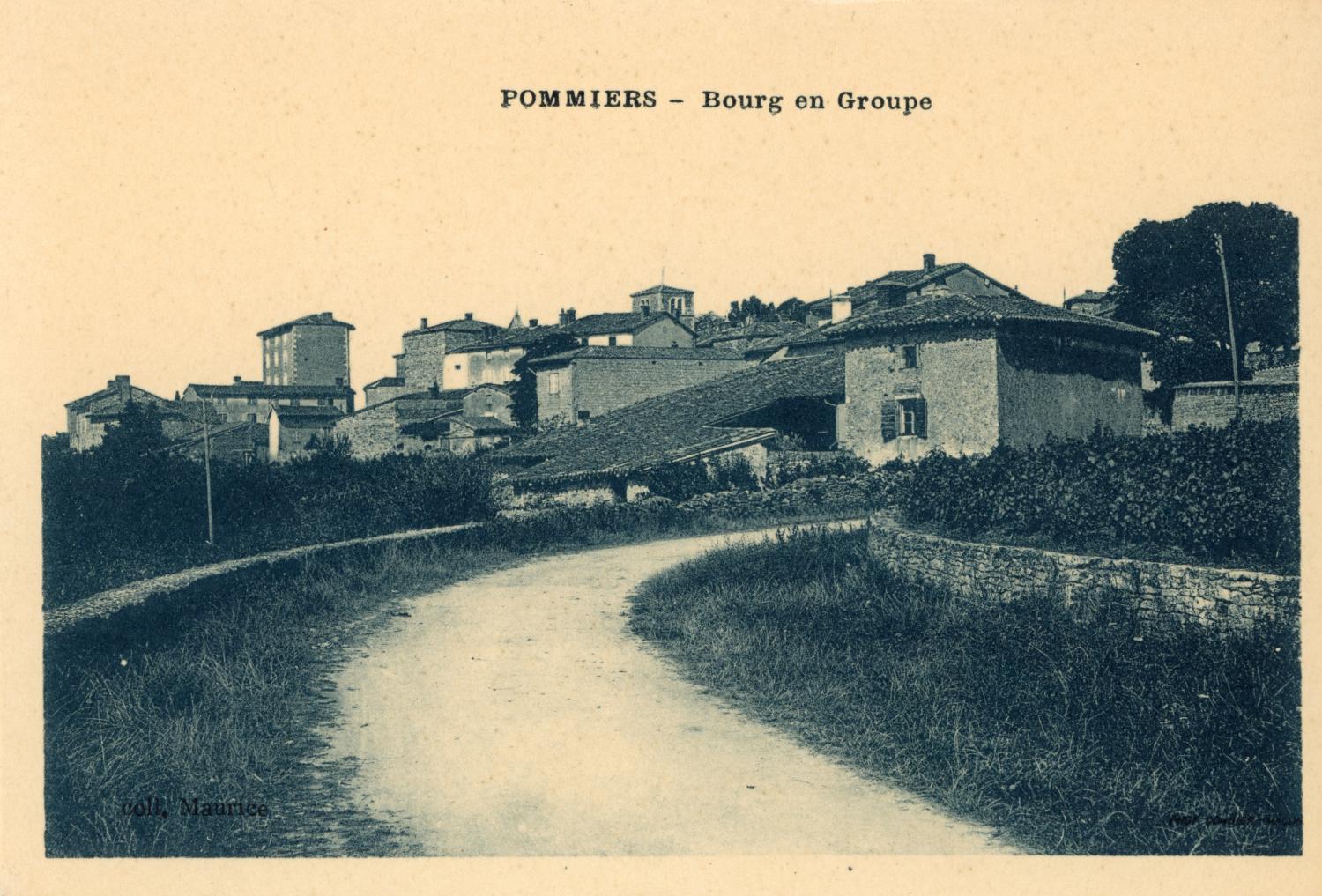 Pommiers (Rhône). - Bourg en groupe