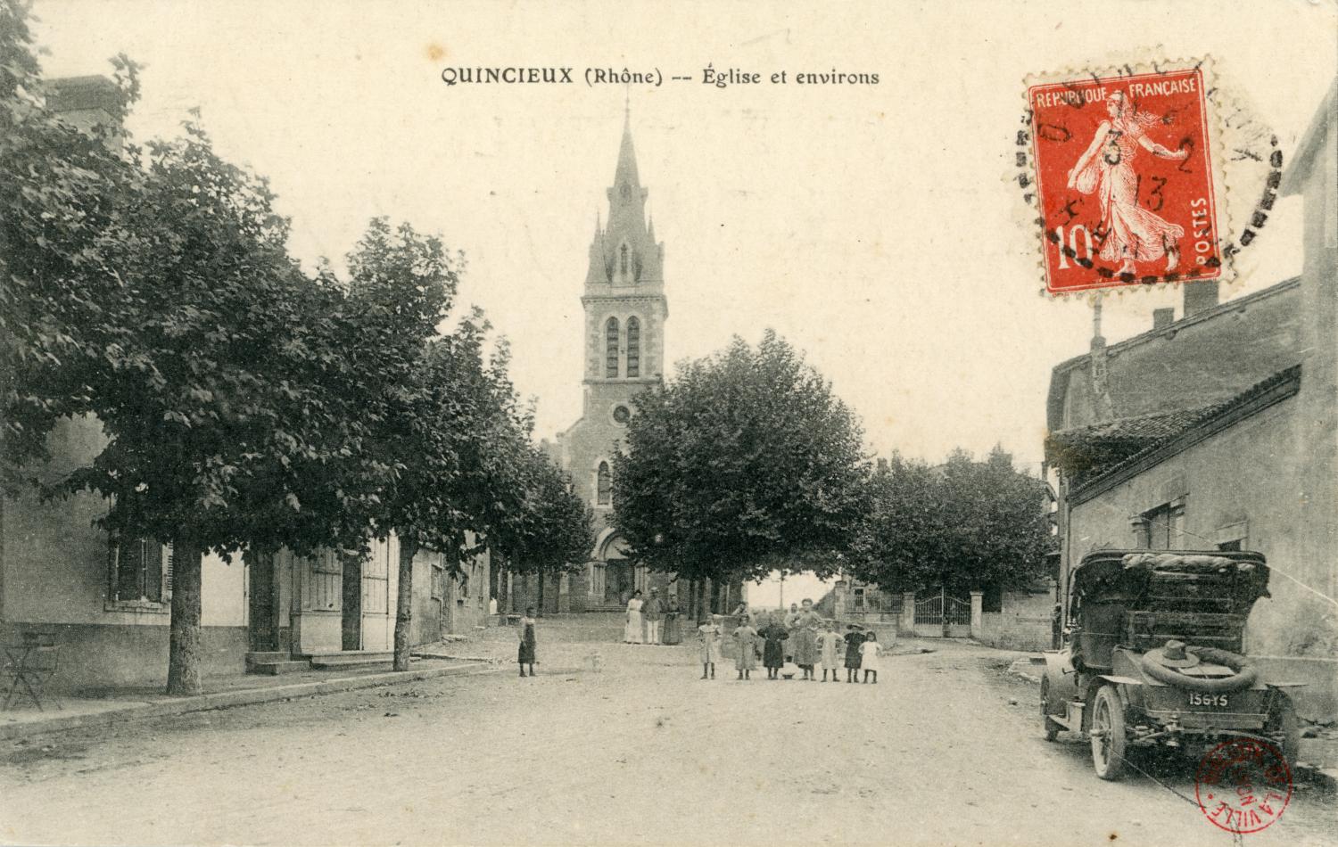 Quincieux (Rhône). - Eglise et environs
