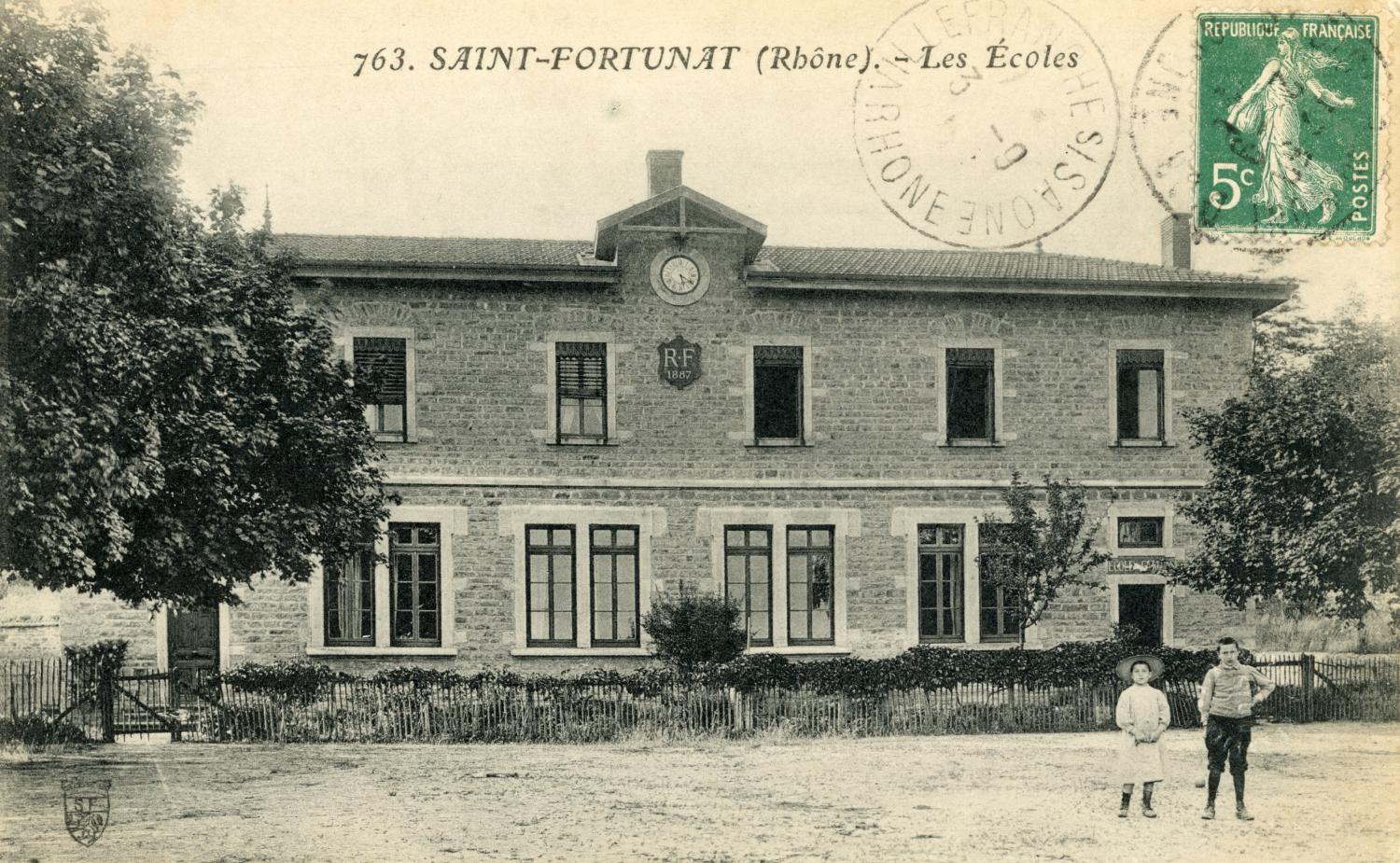 Saint-Fortunat (Rhône). - Les Ecoles