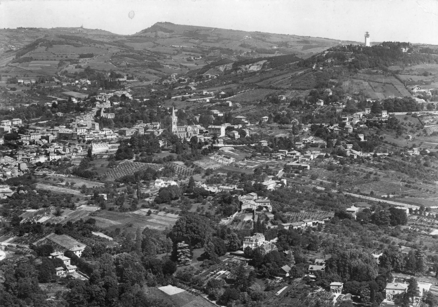 Saint-Cyr-au-Mont-d'Or (Rhône). - Vue générale aérienne