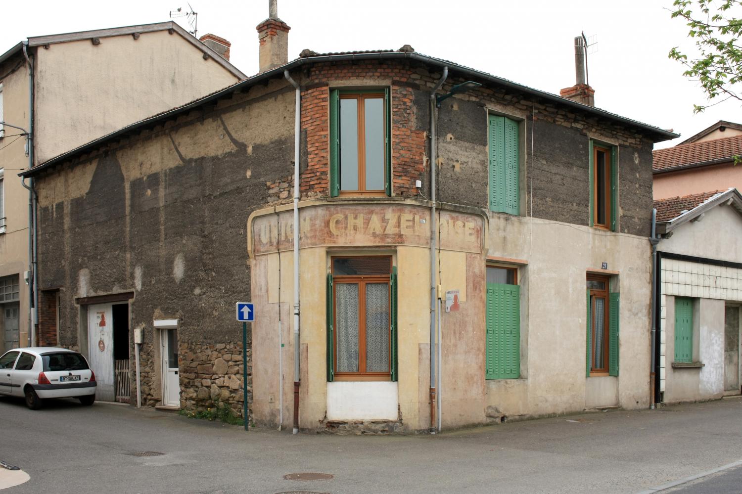 Ancien magasin, Union chazelloise, rue Martouret, Chazelles-sur-Lyon, Loire