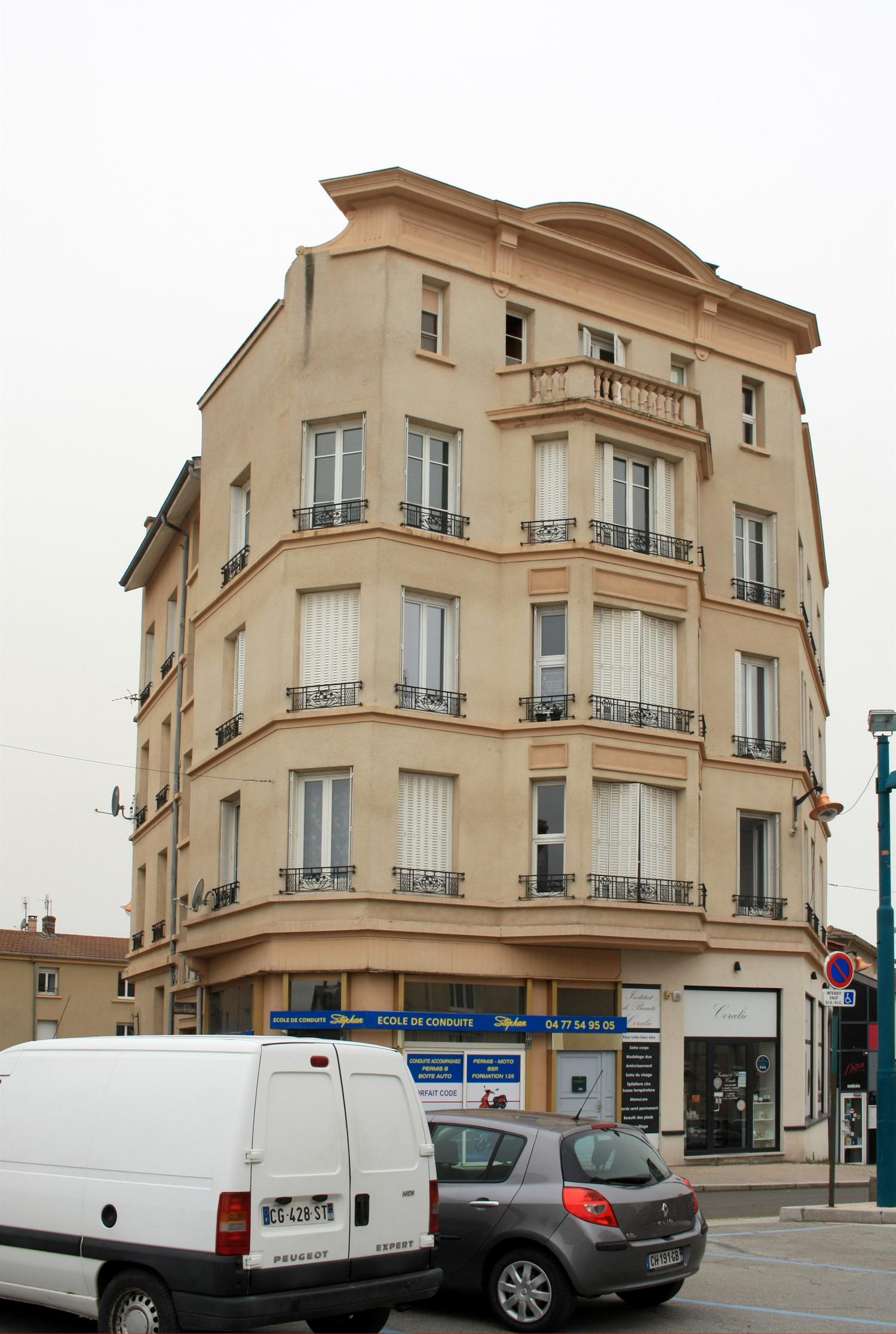 Immeuble art déco, 16 place de la poterne, Chazelles-sur-Lyon, Loire