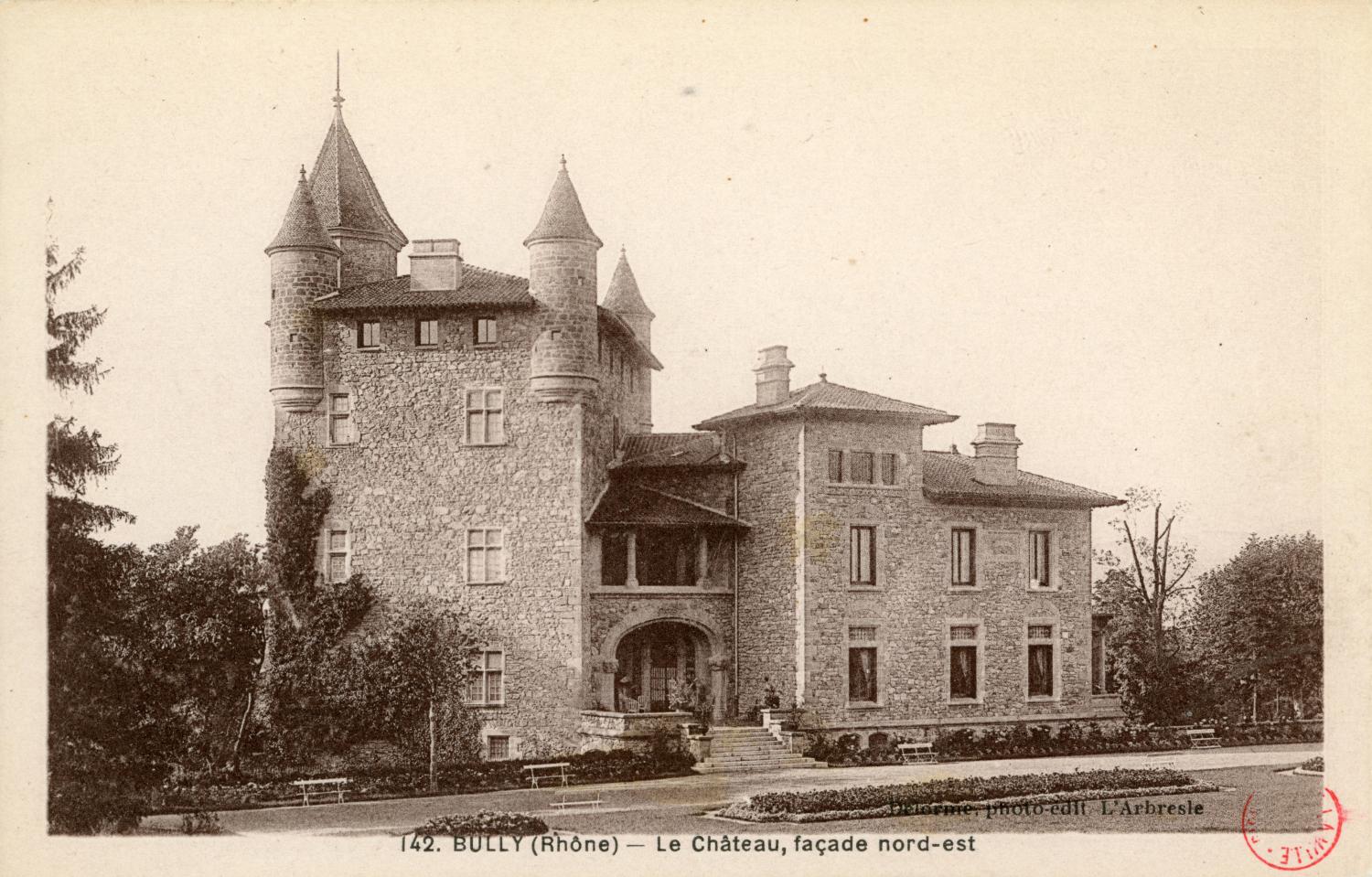 Bully (Rhône). - Le château, façade nord-est