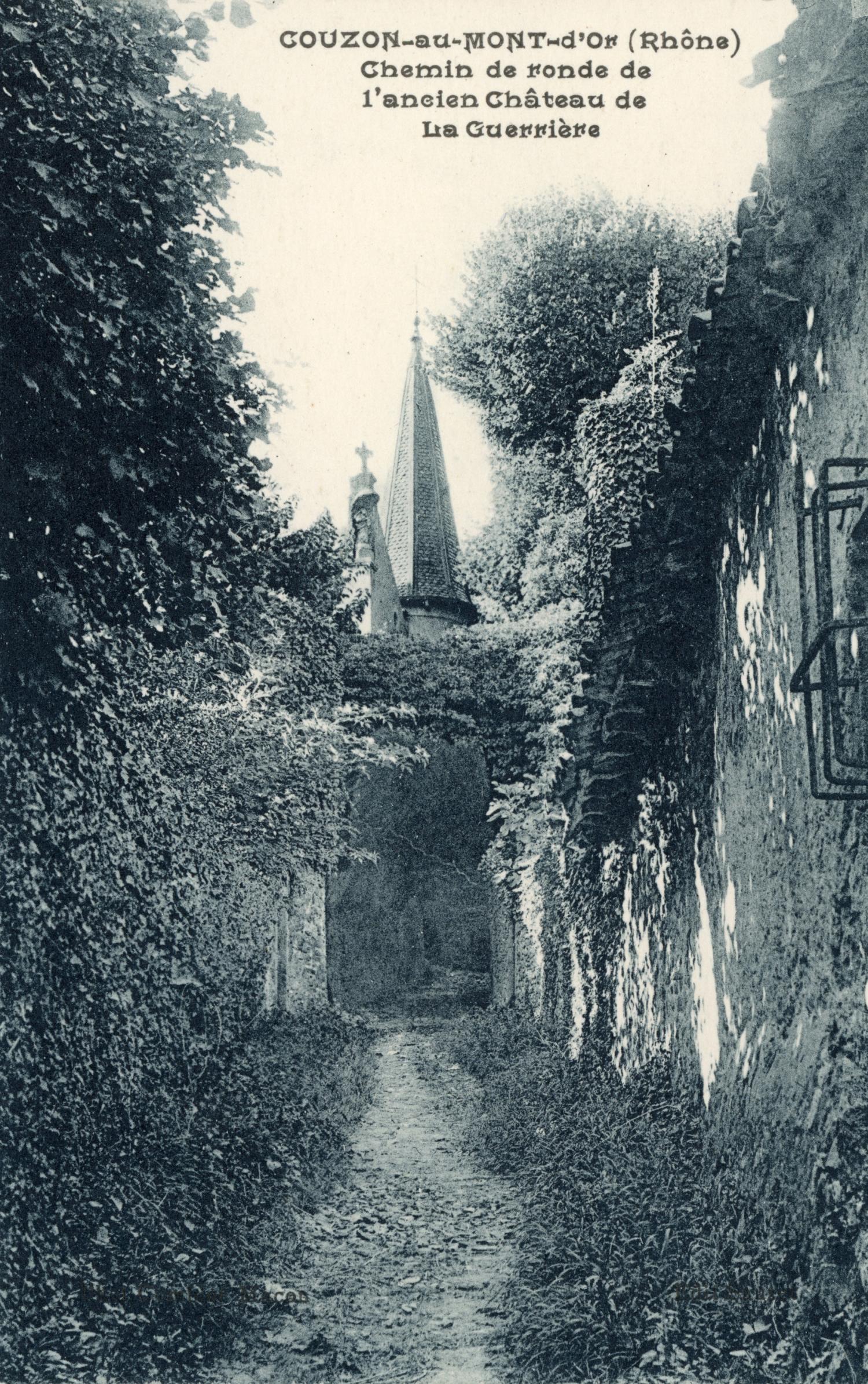 Couzon-au-Mont-d'Or (Rhône). - Chemin de ronde de l'ancien Château de La Guerrière