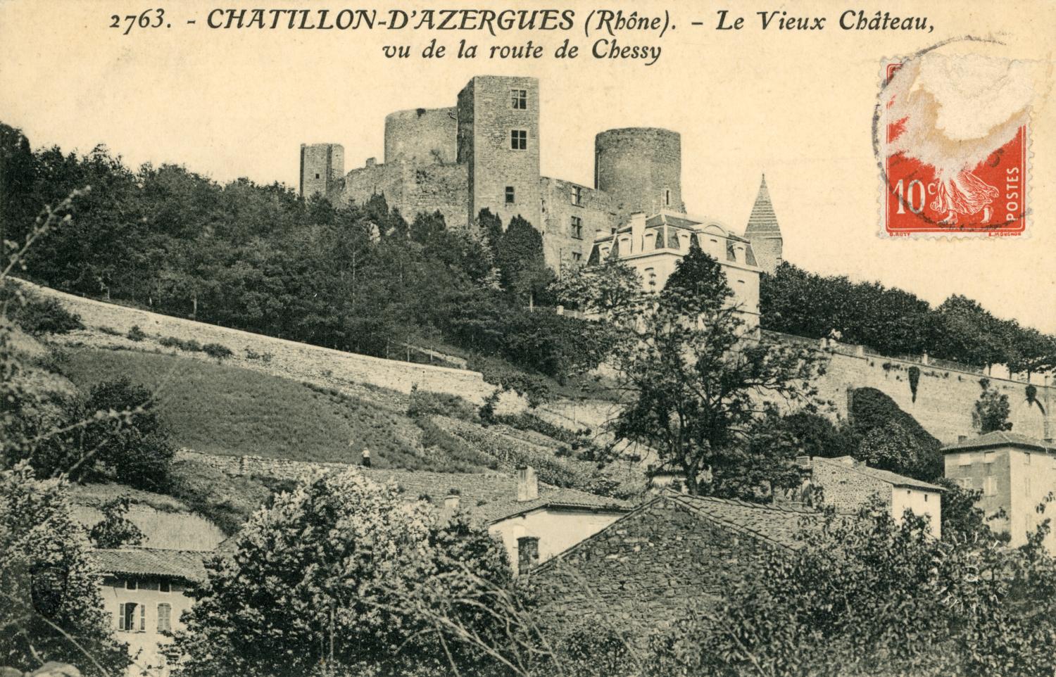 Châtillon-d'Azergues (Rhône). - Le Vieux Château, vu de la route de Chessy