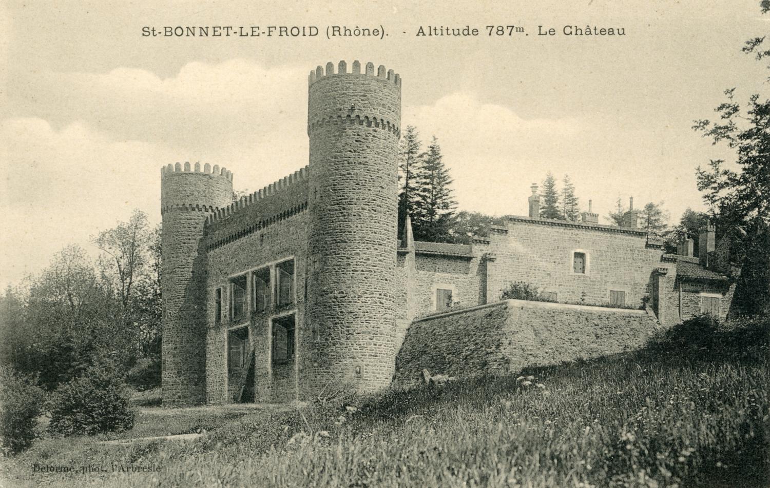 Saint-Bonnet-le-Froid (Rhône). - Altitude 787 m. - Le château