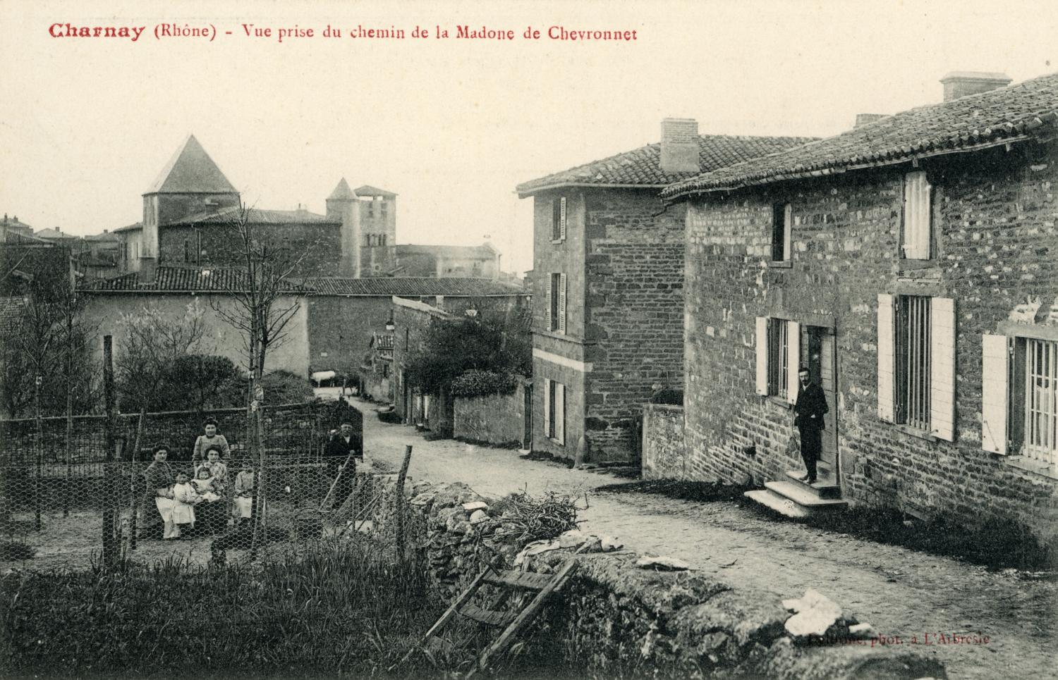 Charnay (Rhône). - Vue prise du chemin de la Madone de Chevronnet