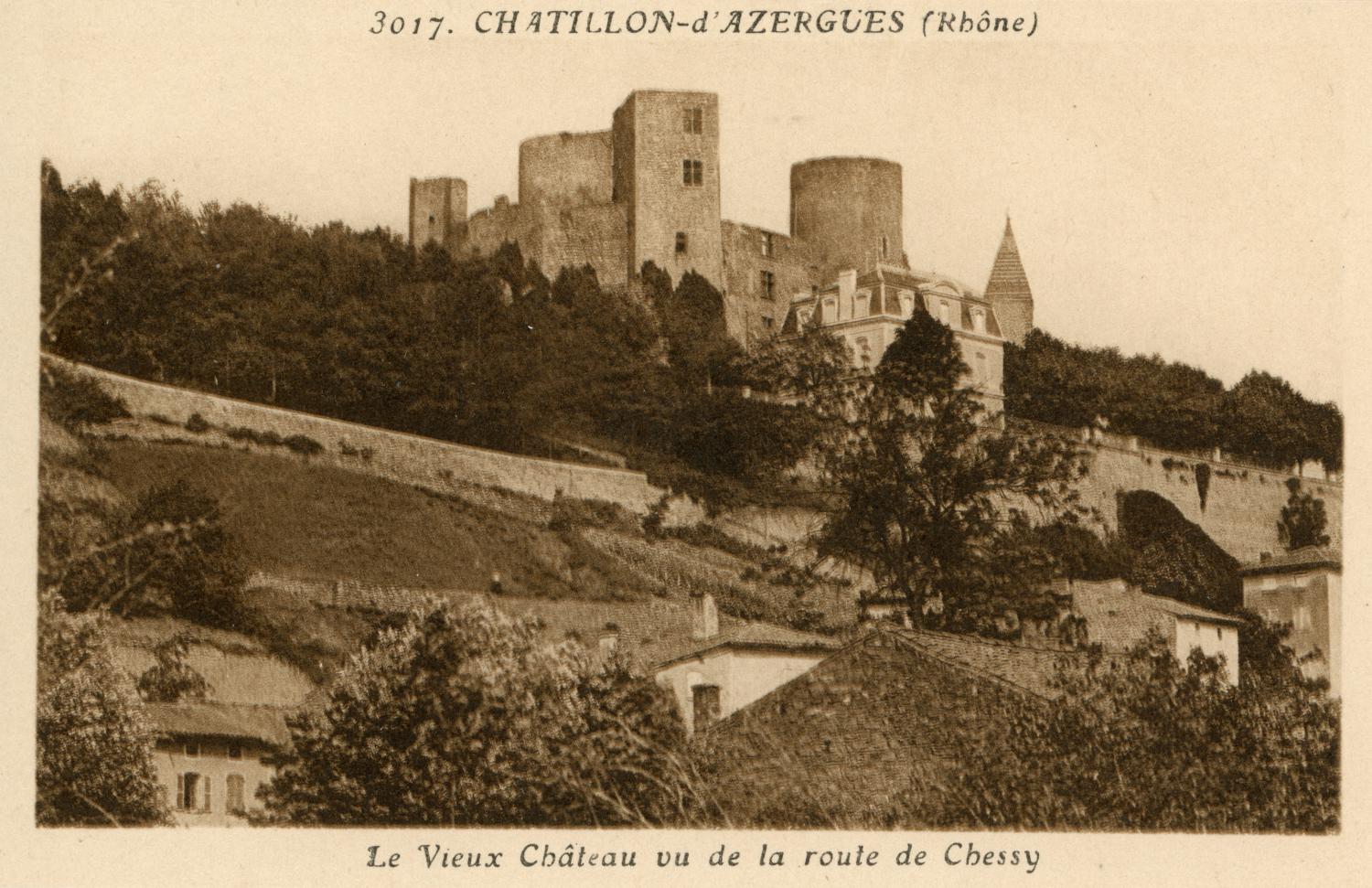 Châtillon-d'Azergues (Rhône). - Le vieux château vu de la route de Chessy