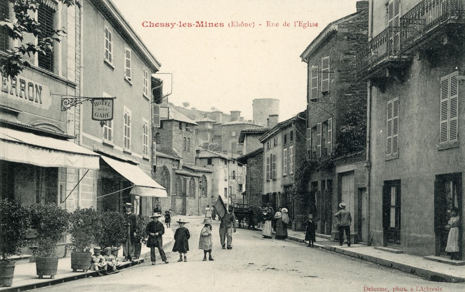 Chessy-les-Mines (Rhône). - Rue de l'Eglise