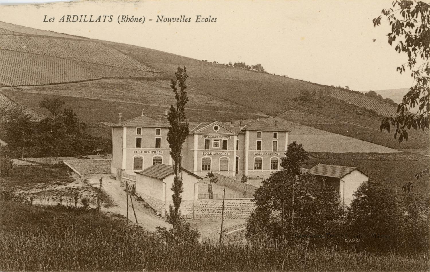 Les Ardillats (Rhône). - Nouvelles écoles