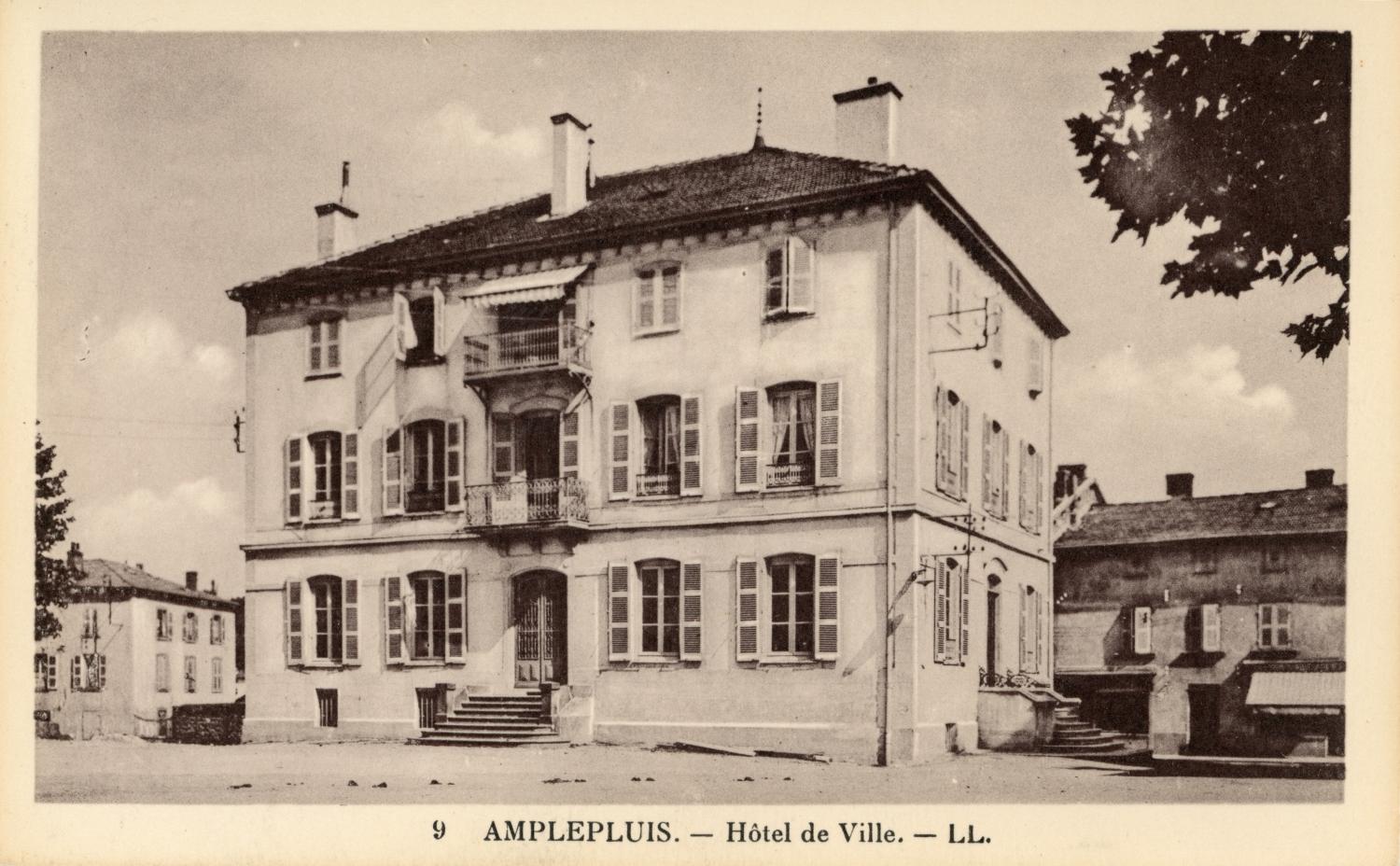 Amplepuis (Rhône). - Hôtel de Ville