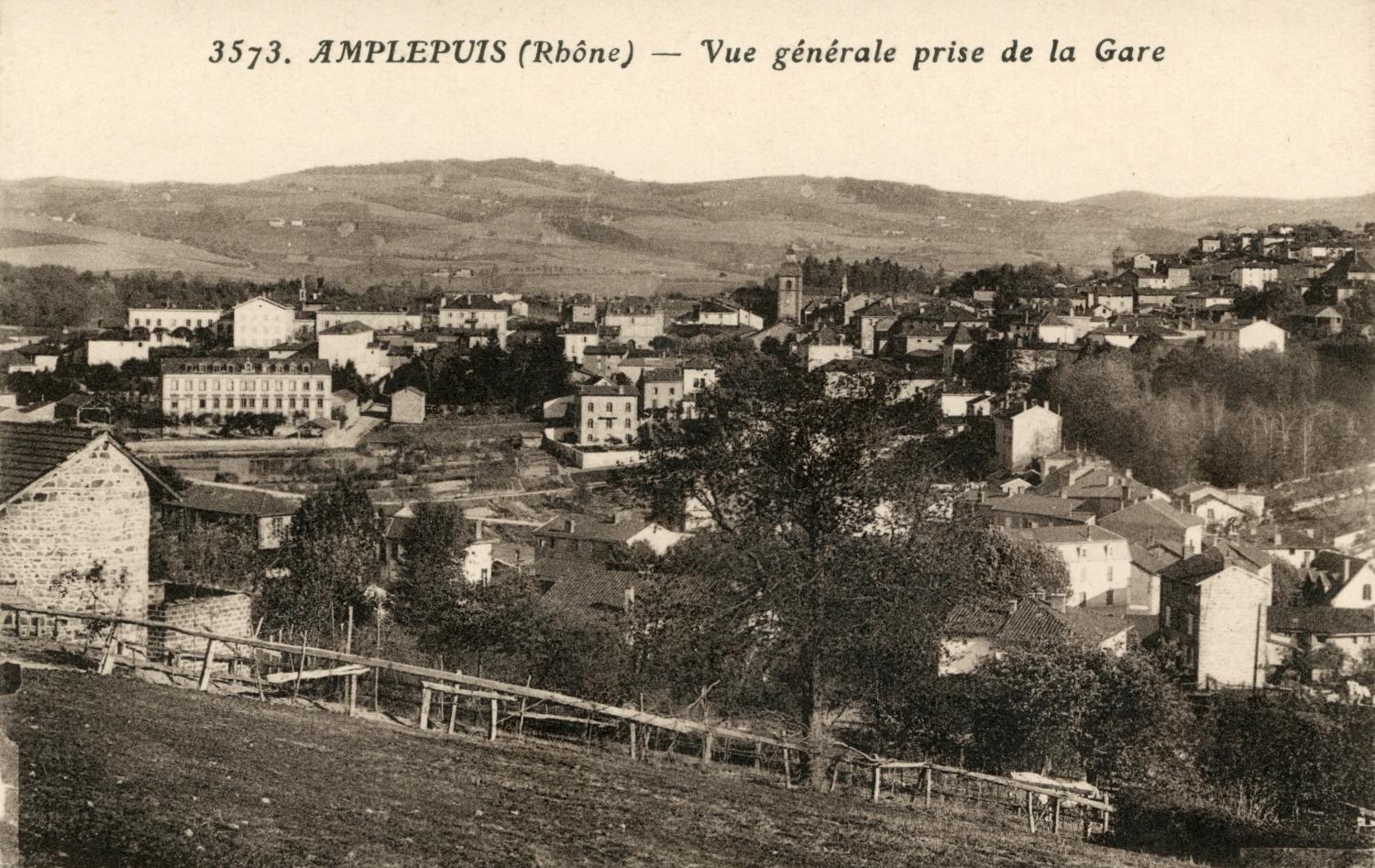 Amplepuis (Rhône). - Vue générale prise de la Gare