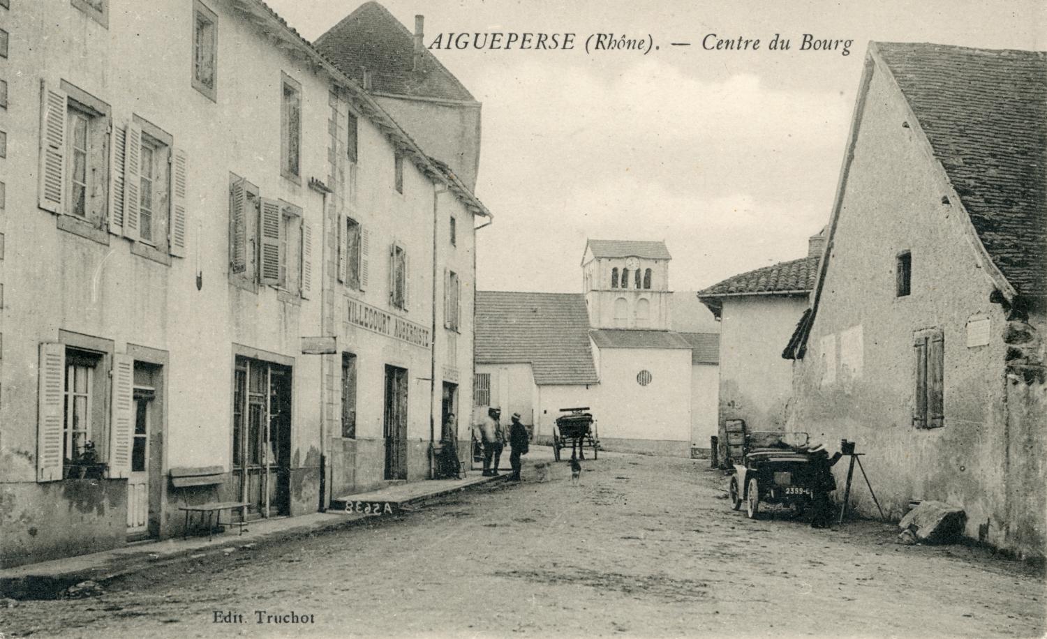 Aigueperse (Rhône). - Centre du Bourg
