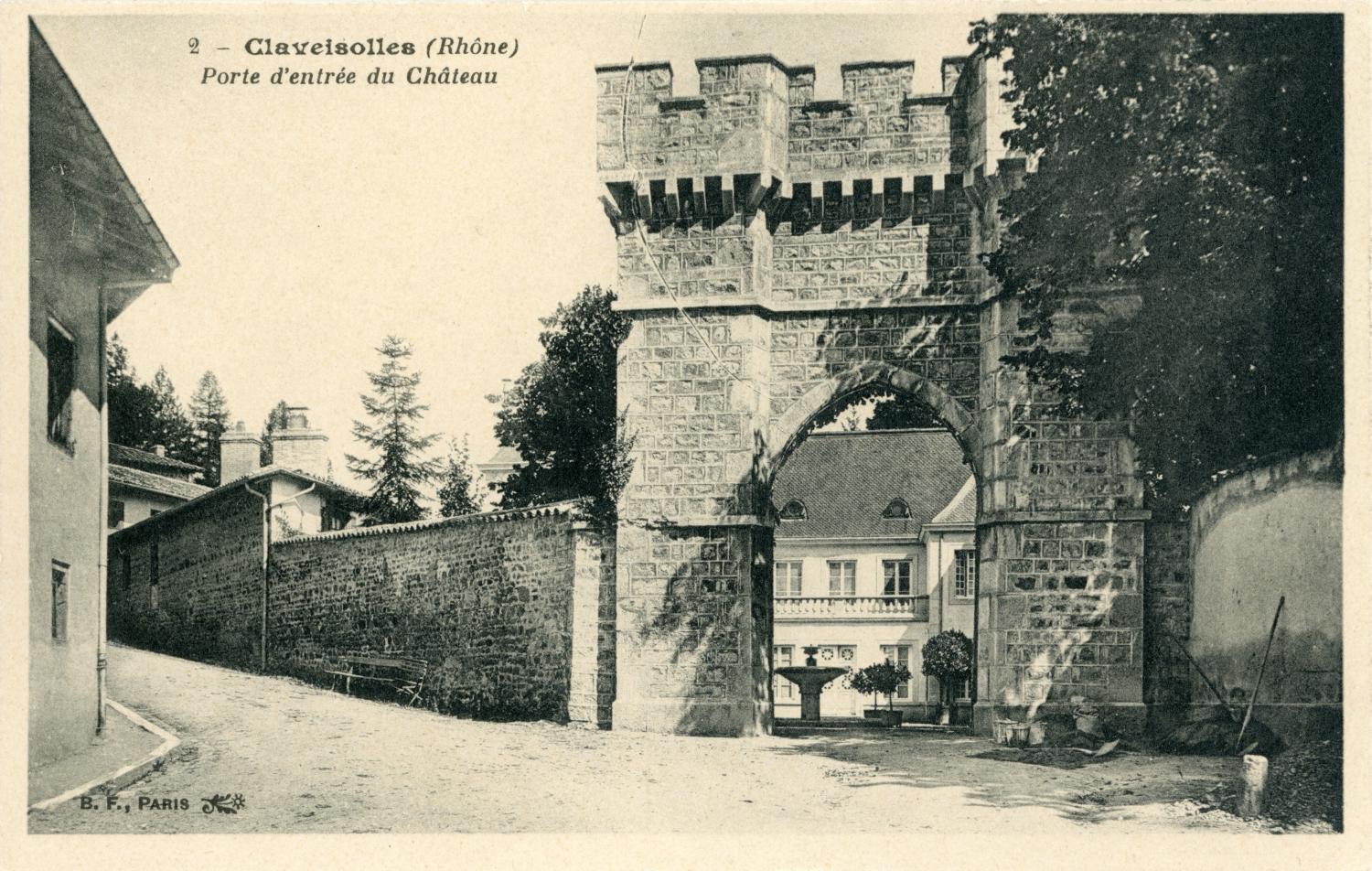 Claveisolle (Rhône). - Porte d'entrée du château