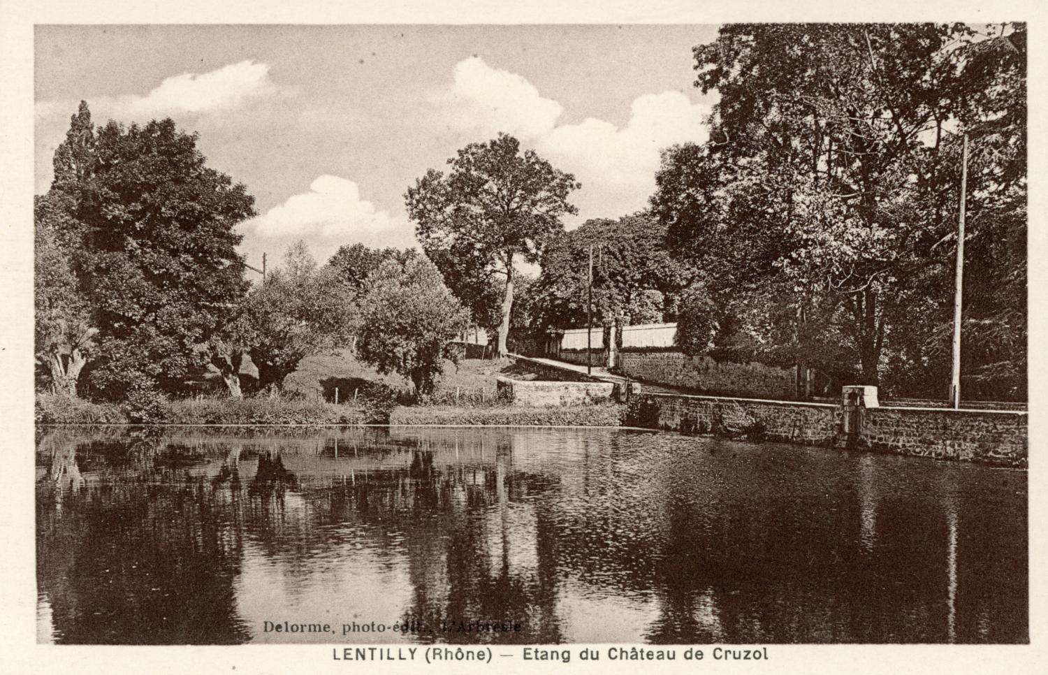 Lentilly (Rhône). - Etang du Château de Cruzol